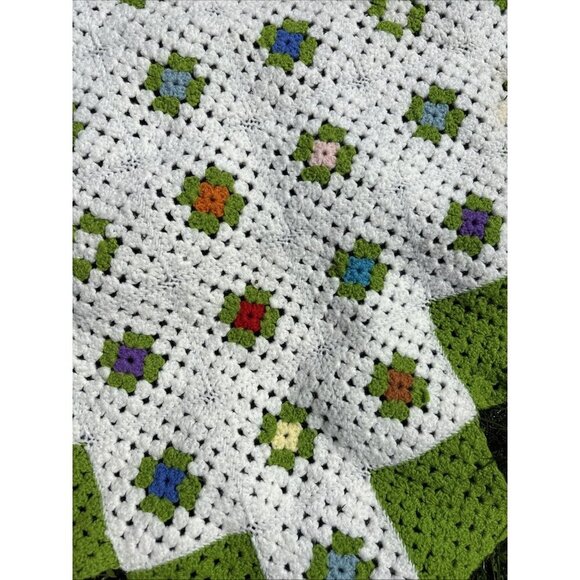 GRANNY SQUARE Crochet Afghan Handmade White Green Multicolor Squares 36"x51" - Picture 3 of 5